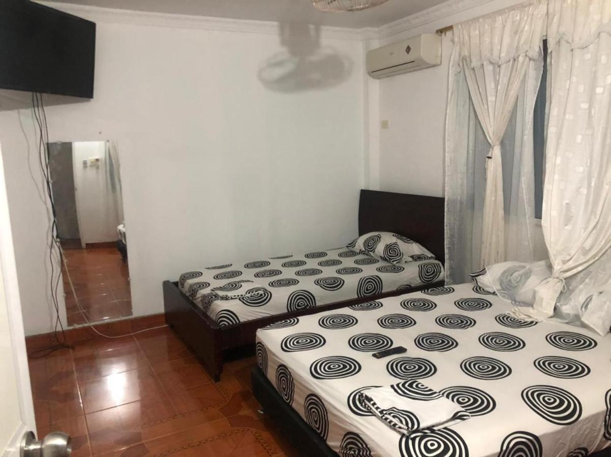 Hostal Isabella Santa Marta  Zewnętrze zdjęcie